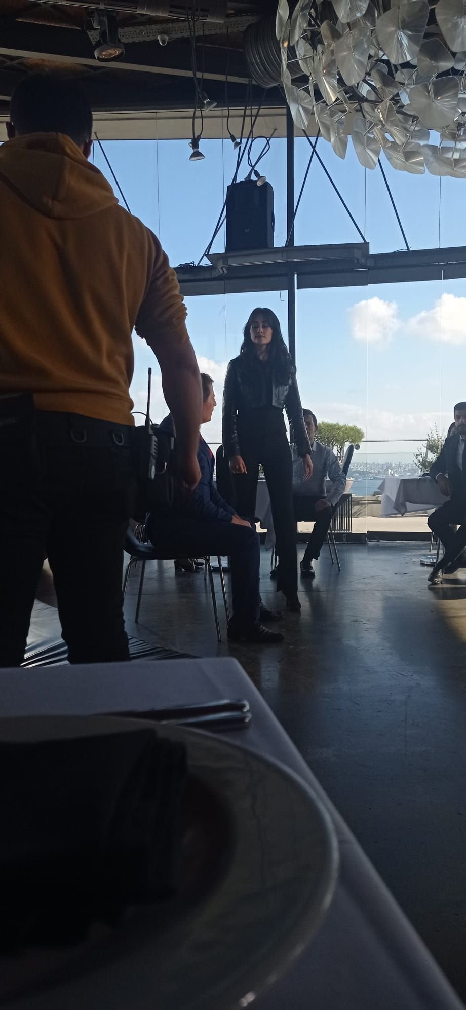 Setten ve sahneden kareler. — görsel 6