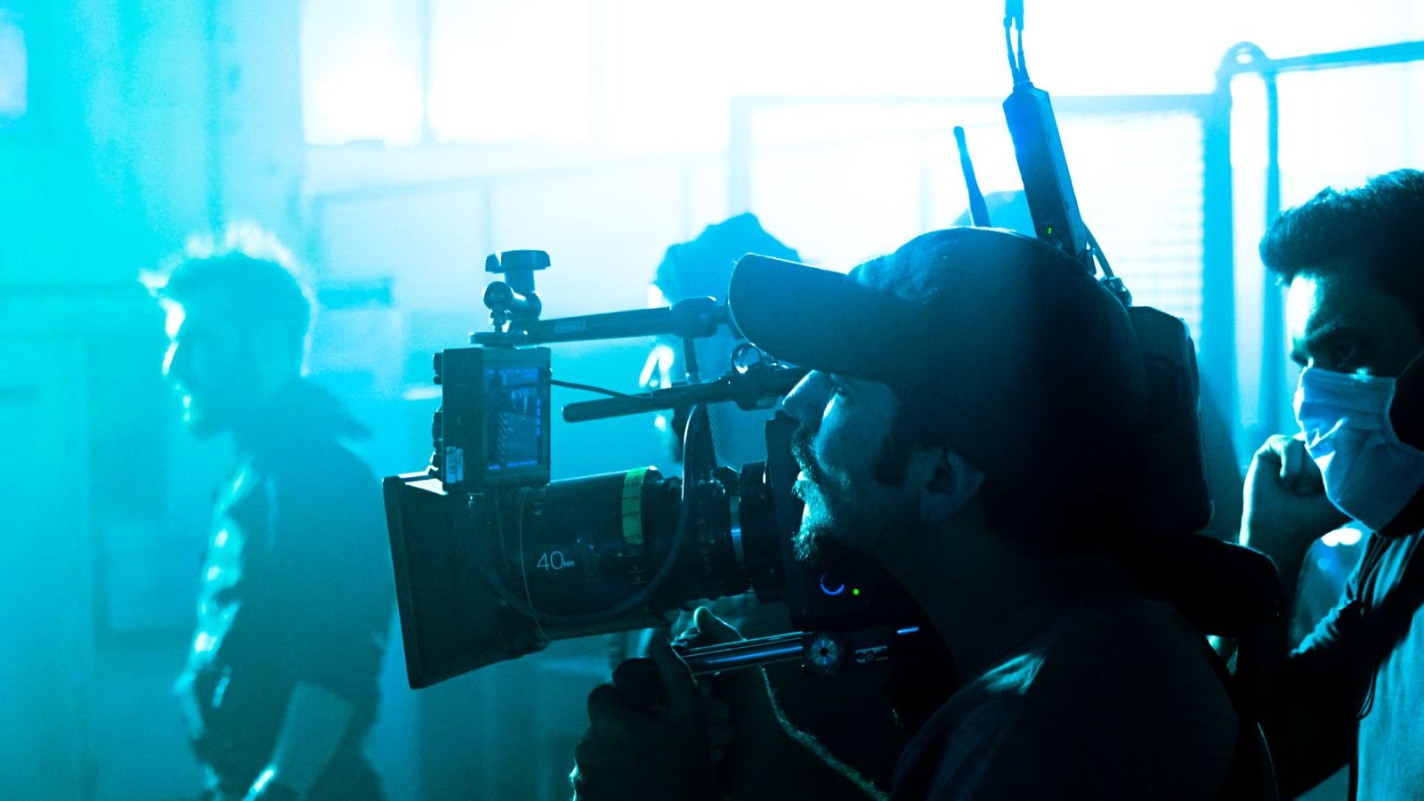 Setten ve sahneden kareler. — görsel 2