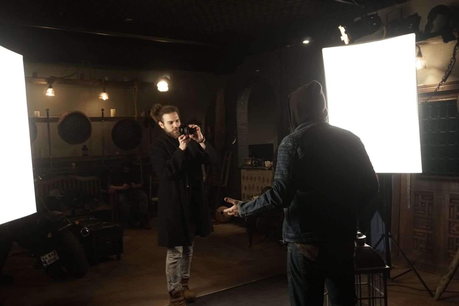 Setten ve sahneden kareler. — görsel 3