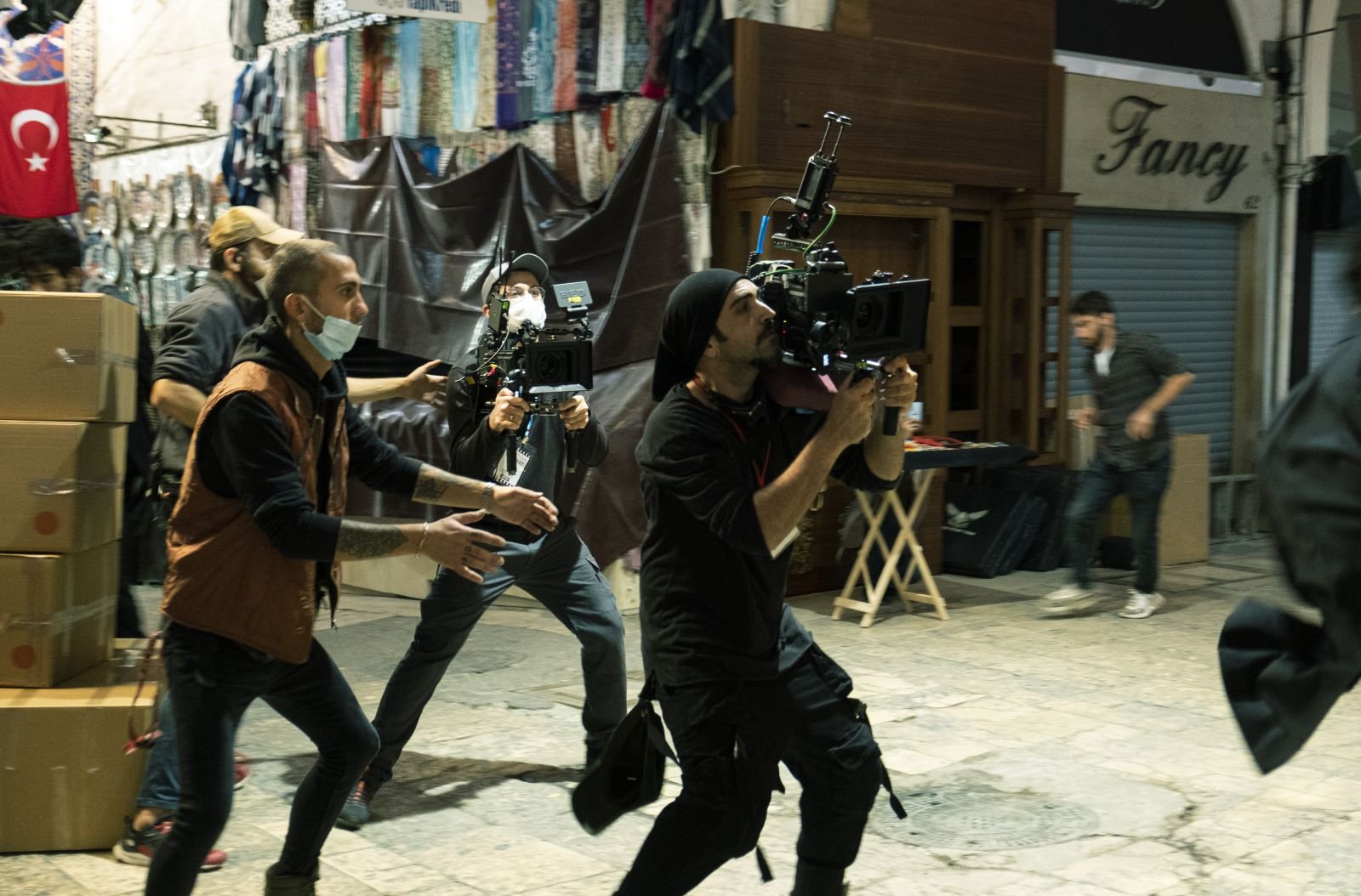 Setten ve sahneden kareler. — görsel 7